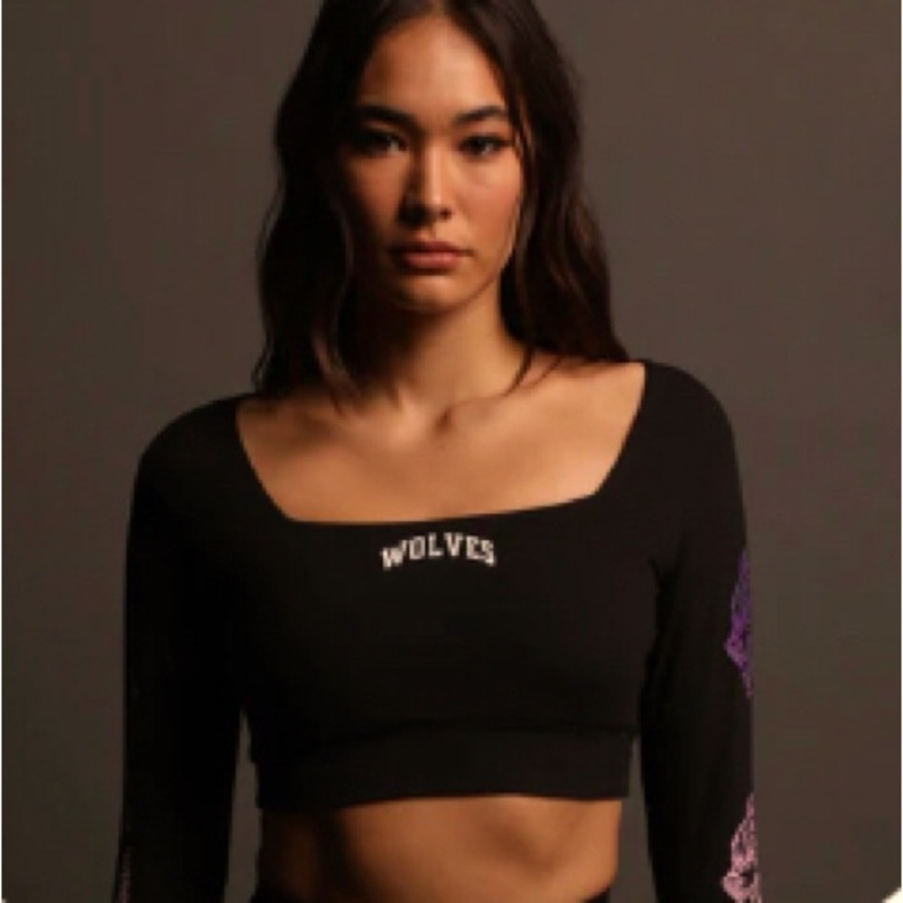 Already written L/S JADE "ENERGY" TOP IN BLACK